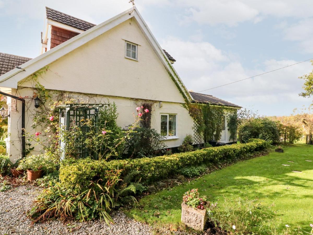 Claire'S Cottage Poughill  Bagian luar foto