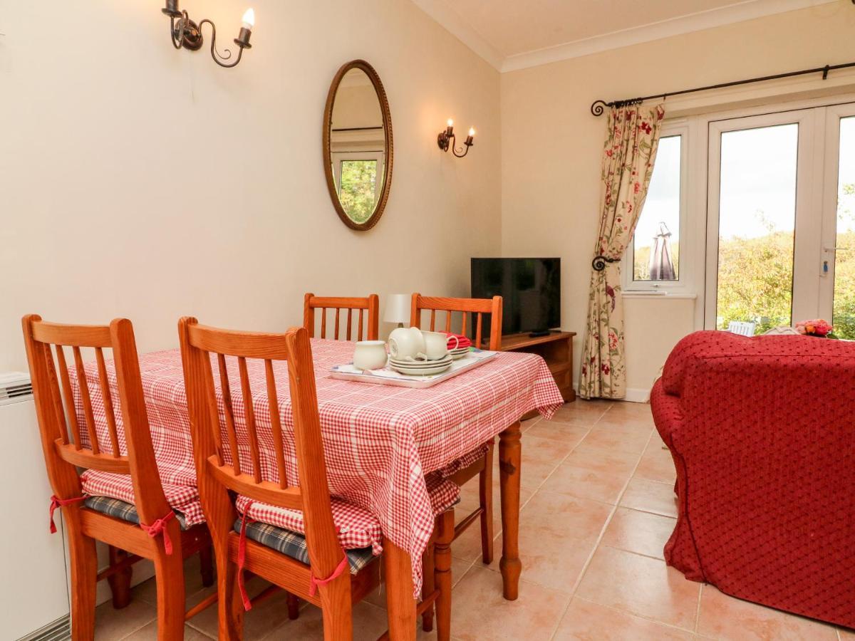 Claire'S Cottage Poughill  Bagian luar foto