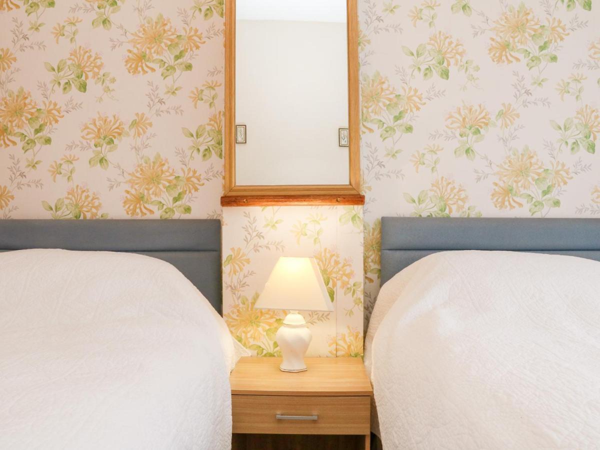 Claire'S Cottage Poughill  Bagian luar foto