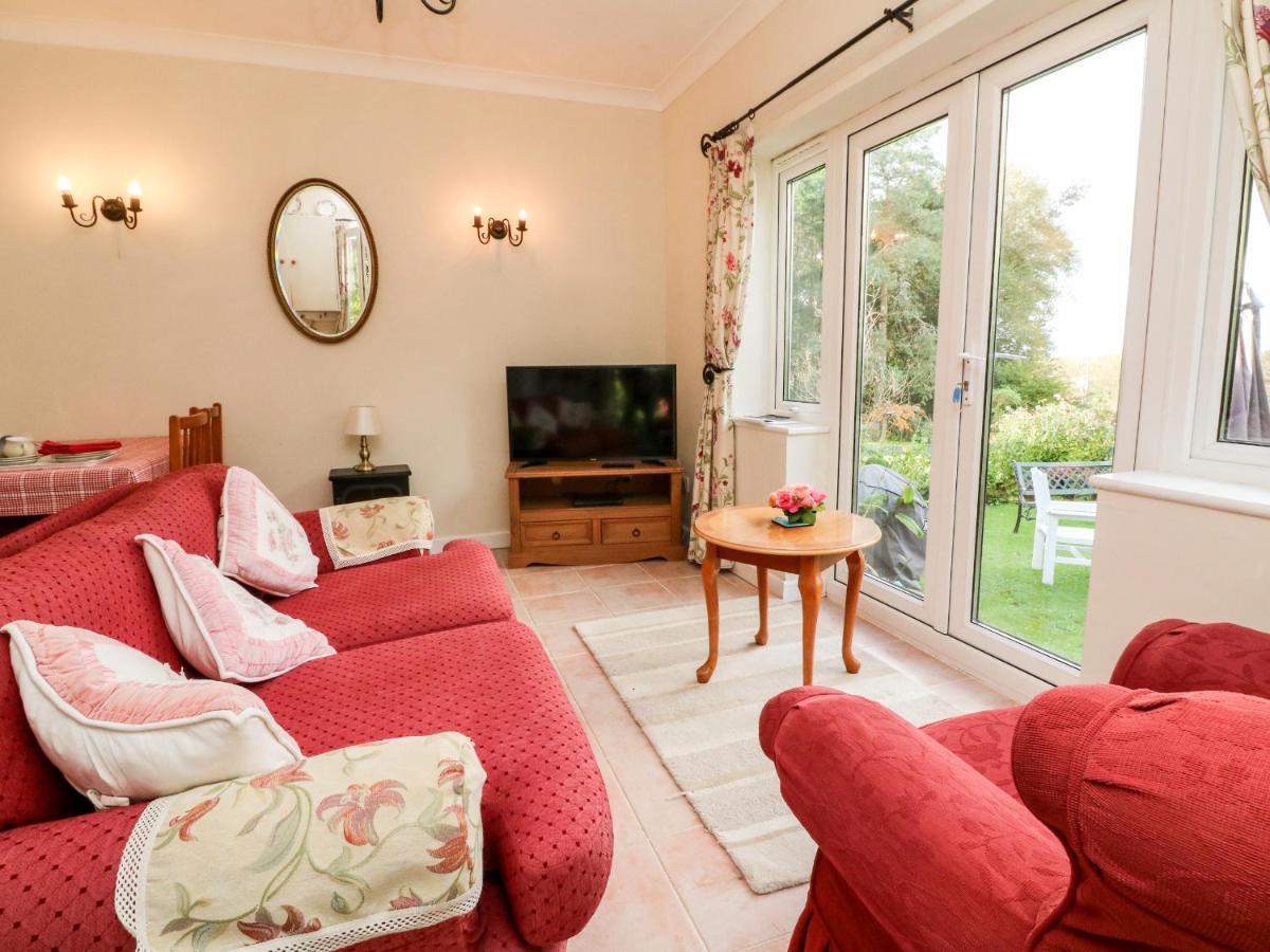 Claire'S Cottage Poughill  Bagian luar foto